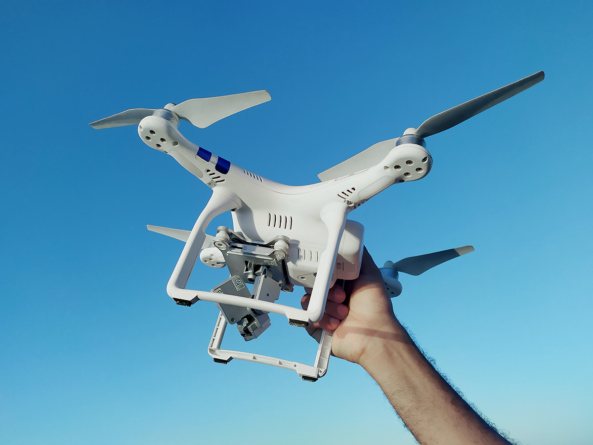 Drone profissional em voo